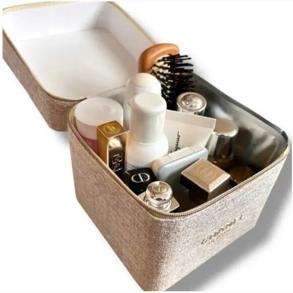 CHANEL BEAUTE COSMETIC CASE - Picture 6 of 7